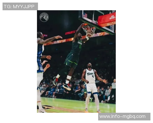 爱德华兹第三节火力全开9中7狂砍21分三节合计31分5篮板表现惊艳