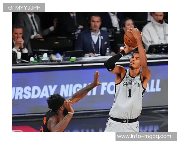 年轻球员激情四溢文班遭双人犯规卡斯尔与米奇争执双双被罚